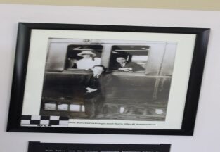 Foto bersama kerabat isterinya saat baru tiba di Amsterdam