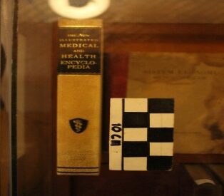 Buku Ilustrated Medical and Healt Encyclopedia