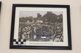 Rakyat mengiringi jenazah Dr Soetomo