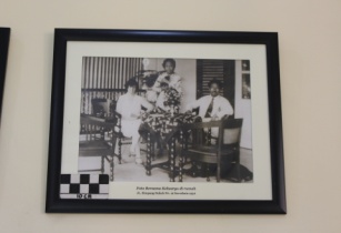 Foto bersama keluarga di brumah Jalan Simpang Dukuh