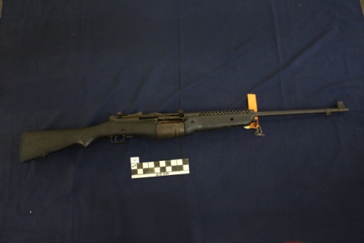 Senapan M1941 Johnson Rifle kaliber .30-06 (7.62x63mm)