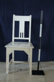 Kursi kayu Pasien Putih 2