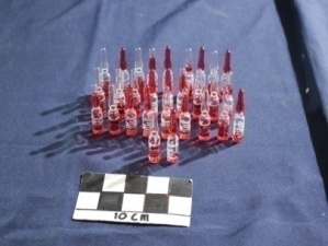 Botol Kecil Obat Warna Merah