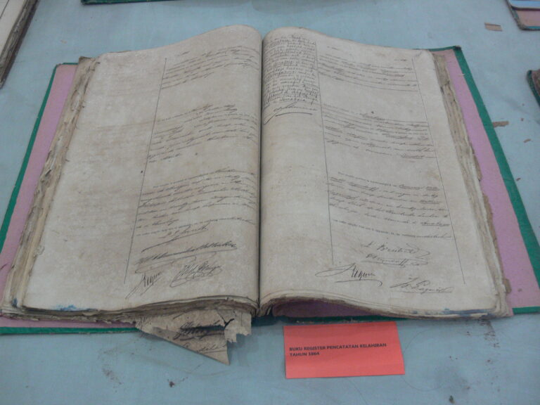 Buku Register Pencatatan Kelahiran 1877