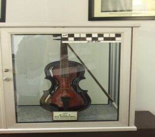 Replika Biola WR. Supratman