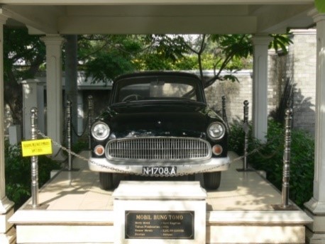 Mobil Opel Capitan Bung Tomo