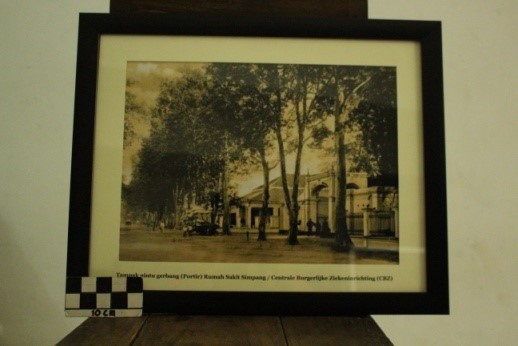 Tampak Pintu gerbang (Portir) Rumah Sakit Simpang / Centrale Burgerlijke Ziekeninrichting (CBZ)