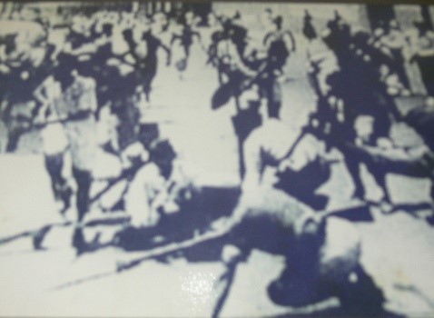 Gambaran perlawanan Rakyat Surabaya 4