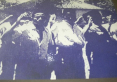 Gambaran perlawanan Rakyat Surabaya 5