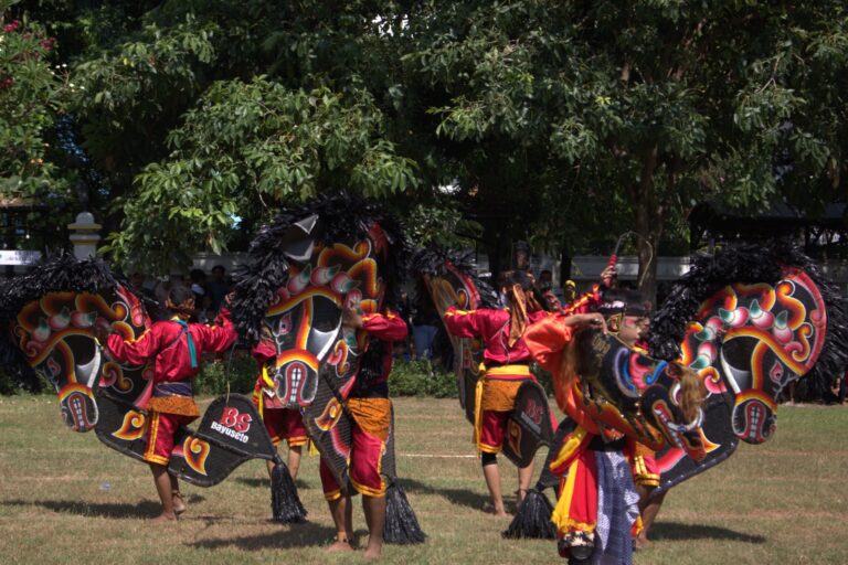 Ada Jaranan di Halaman Monumen Tugu Pahlawan