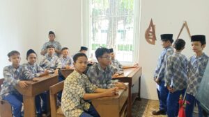 SMP IT Ar Ruhul Jadid Jombang Gelar Outing Edukatif di Museum Pendidikan Surabaya
