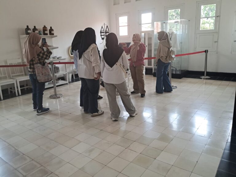 Siswa SMA Negeri 8 Surabaya Lakukan Observasi P5 di Museum Dr. Soetomo