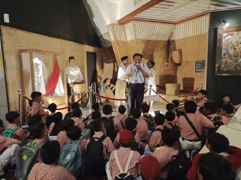 SDN Gading I Surabaya Dalami Nilai Bela Negara Lewat Kunjungan ke Museum Sepuluh Nopember