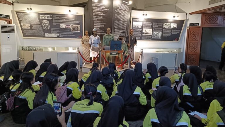 Outing Class SMK Krian 2 Sidoarjo, Pelajari Narasi Visual Sejarah di Museum 10 Nopember
