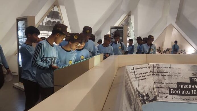 Study Tour SMP NU Al-Hikmah Malang: Belajar Budaya dan Sejarah di Museum Sepuluh Nopember