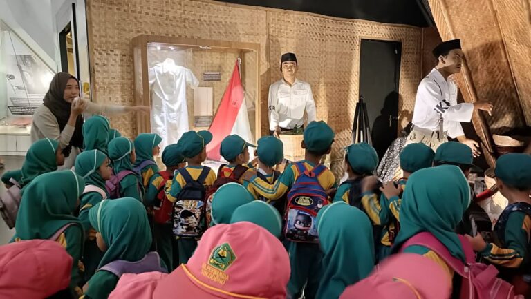 Eksplorasi Sensorik Anak Usia Dini di Museum Sepuluh Nopember Surabaya