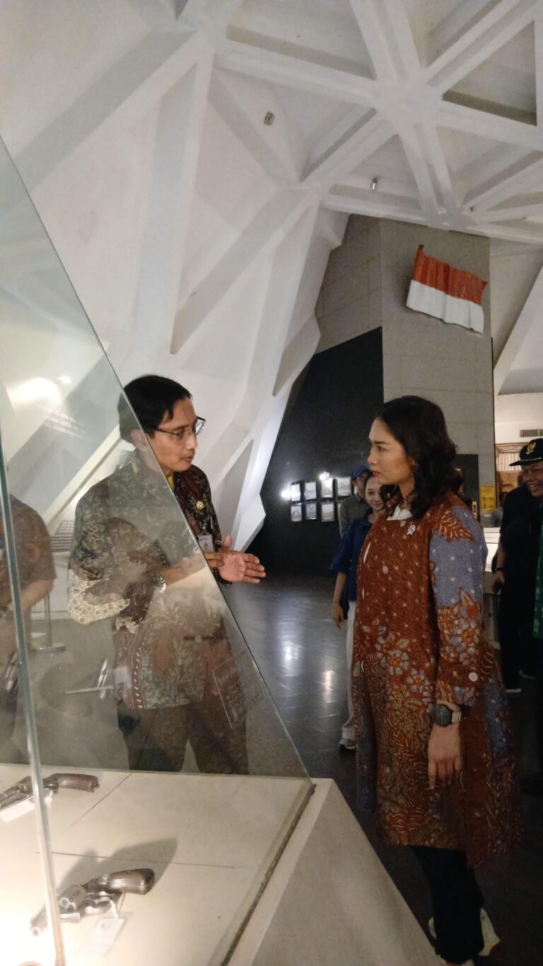 Wakil Menteri Pariwisata Tinjau Kesiapan Tugu Pahlawan dan Museum Sepuluh Nopember Jelang Libur Lebaran