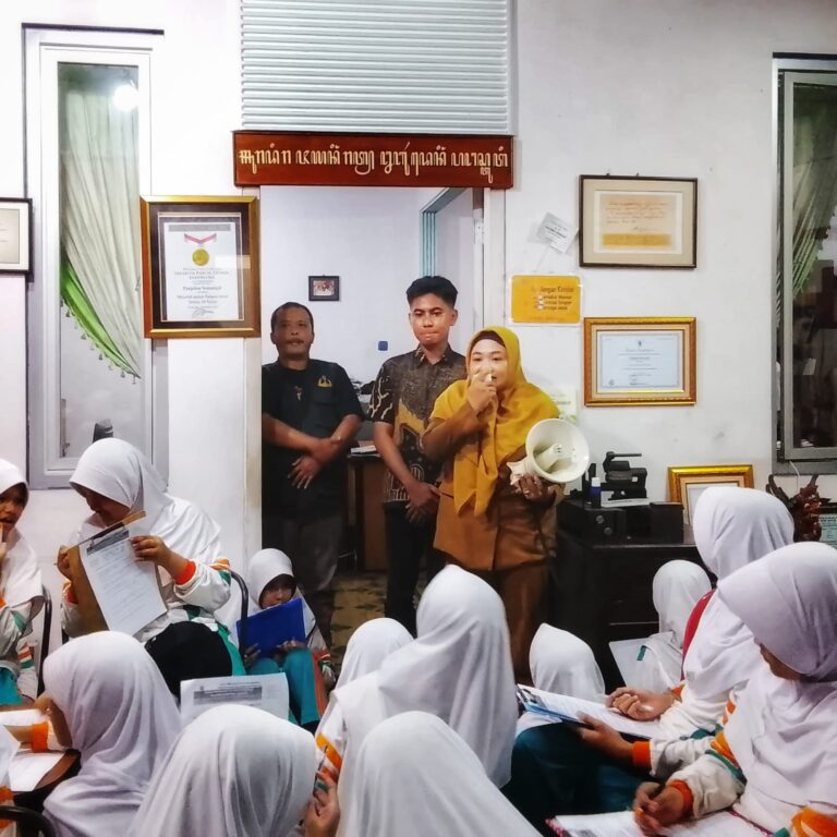 Siswa SD Muhammadiyah 1 Gresik saat berkunjung ke Museum Dr Soetomo