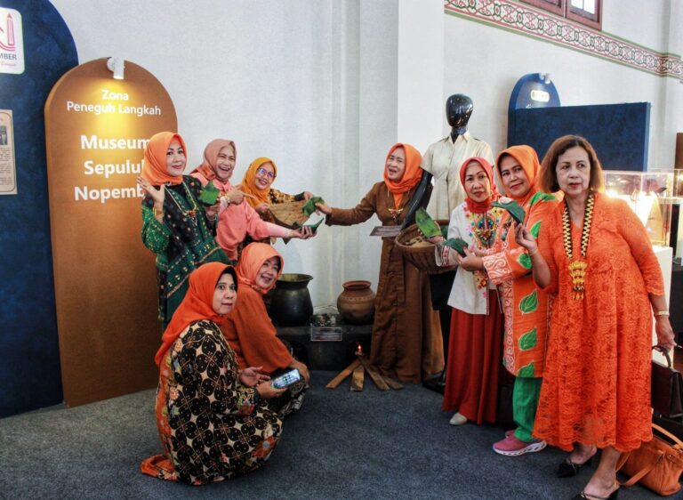 Stan Museum Sepuluh Nopember di Pameran Women Of Light Javasche bank Surabaya April 2026