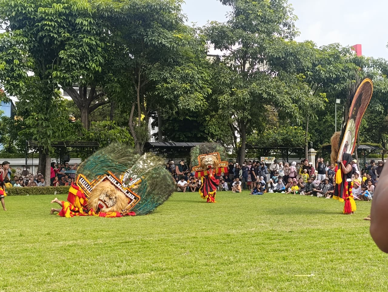 Pertunjukan Reog Singo Mangku Joyo Tugu Pahlawan