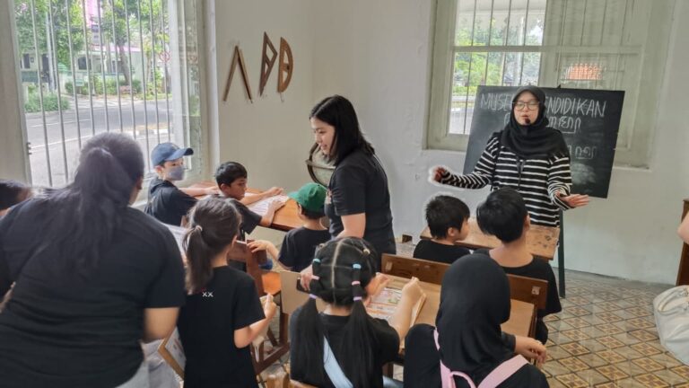 SMARCH ARCH COURSE Belajar Sejarah dan Arsitektur Bangunan di Museum Pendidikan Surabaya