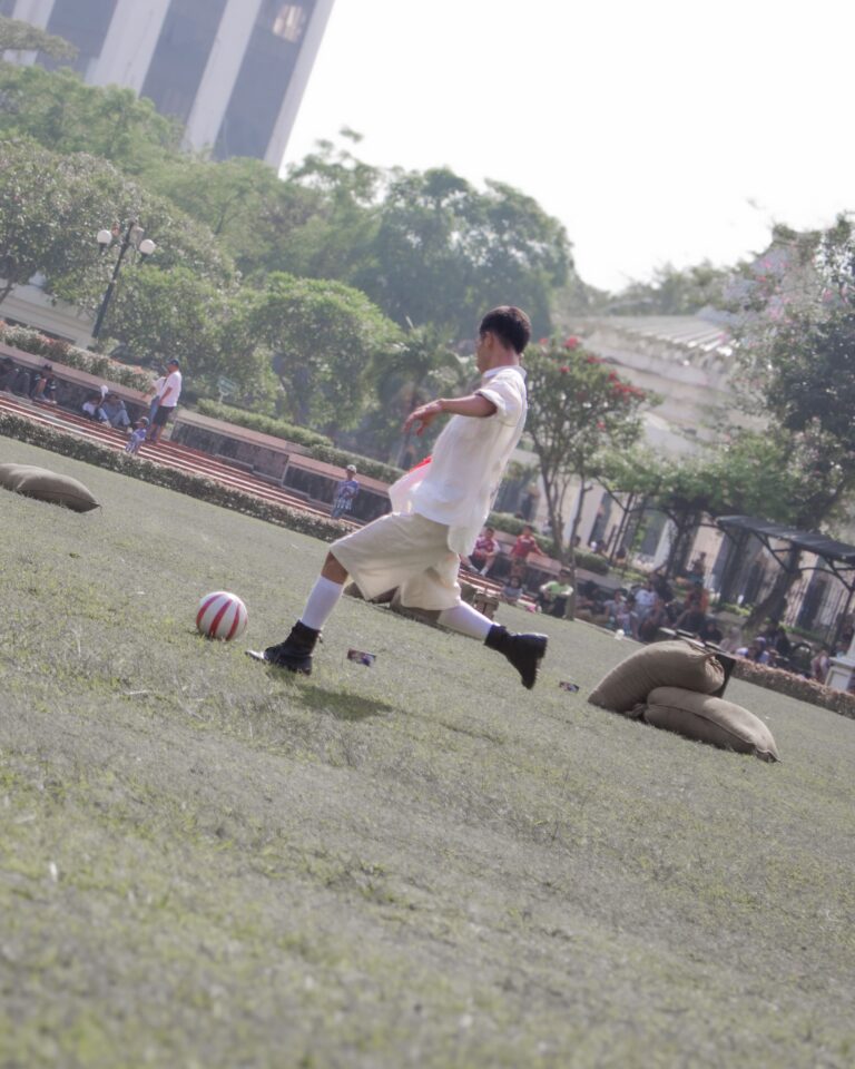 Teatrikal Soegiarto Hidupkan Kisah Pemain Persebaya yang Turun Berjuang dalam Pertempuran Surabaya
