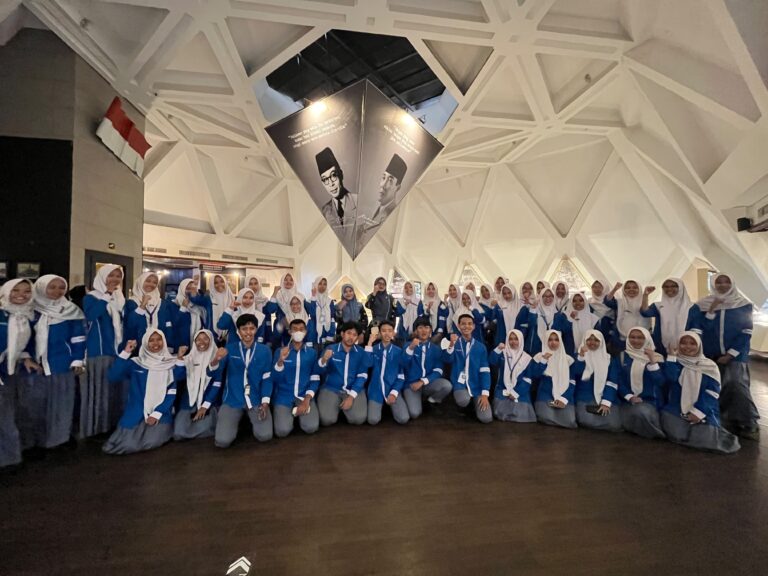 KIR An-Nur MAN 1 Kota Kediri Laksanakan Observasi Ilmiah Sainstek dan Sosial Humaniora di Museum 10 November Surabaya