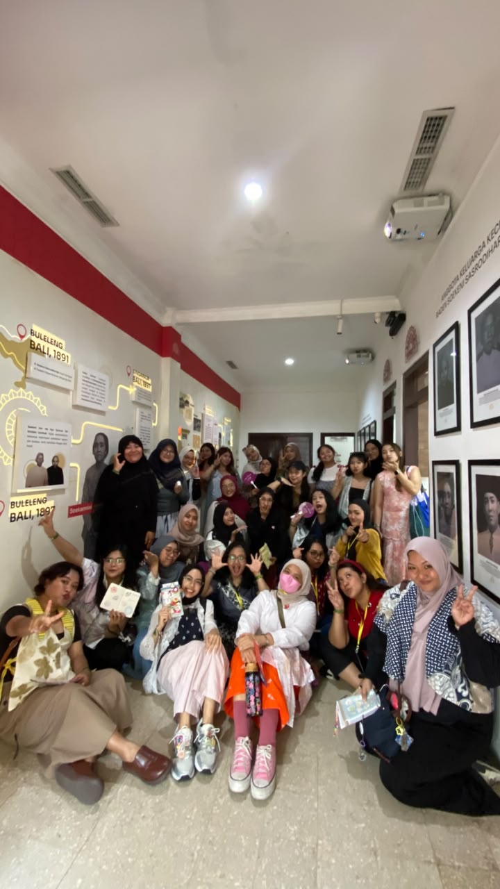 Journaling Surabaya Kunjungi Rumah Lahir Bung Karno, Belajar Sejarah Sambil Berburu Stamp.