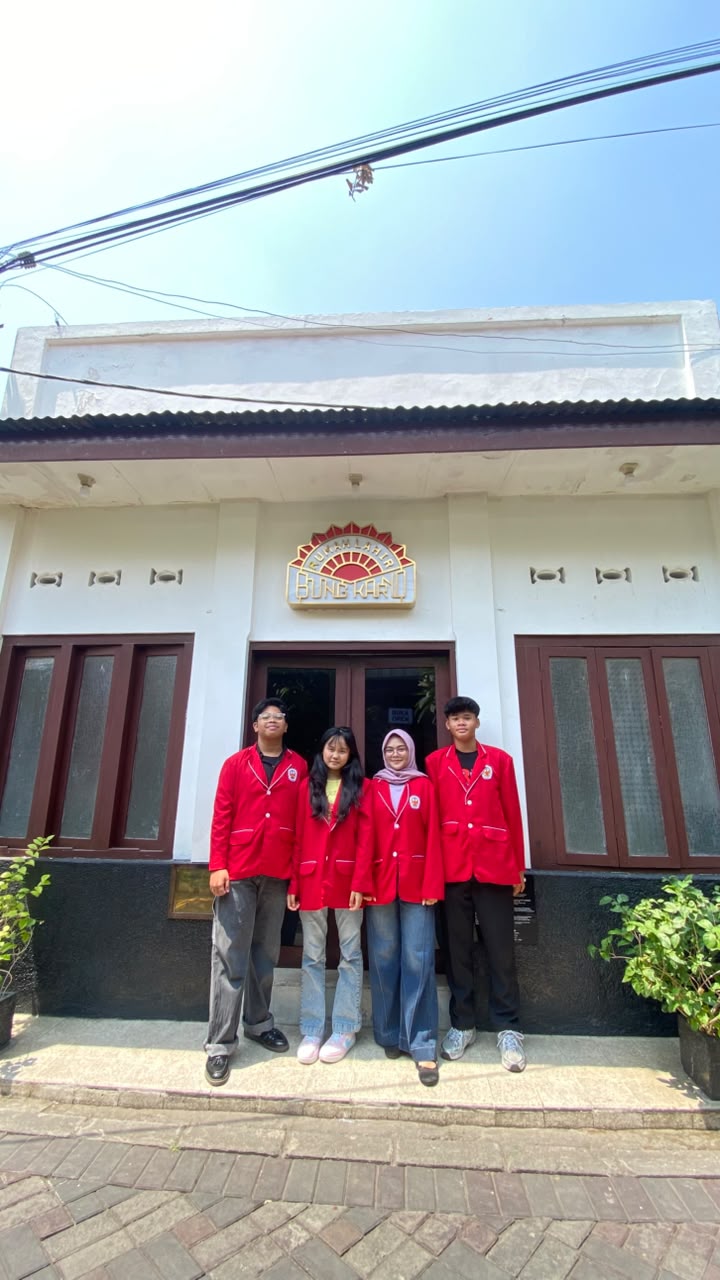 Pelajar SMAN 21 Surabaya Belajar Sejarah melalui Podcast dan Teknologi Interaktif di Rumah Lahir Bung Karno
