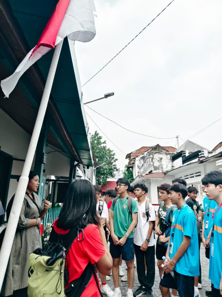 Singapore Intercultural School Kenalkan Sejarah kepada Peserta Didik melalui Kunjungan ke Museum HOS Tjokroaminoto